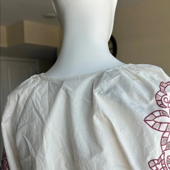 Elegant Cream Women's Top. - Picture 6 of 11